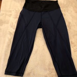 🍋 Lululemon Navy Cropped Leggings, Size 6